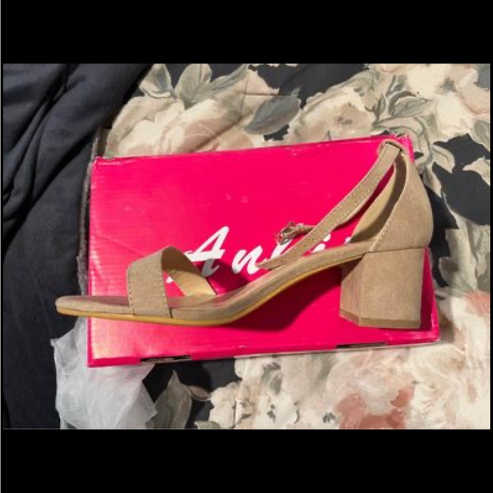 Tan short high heels 7.5 BRAND NEW